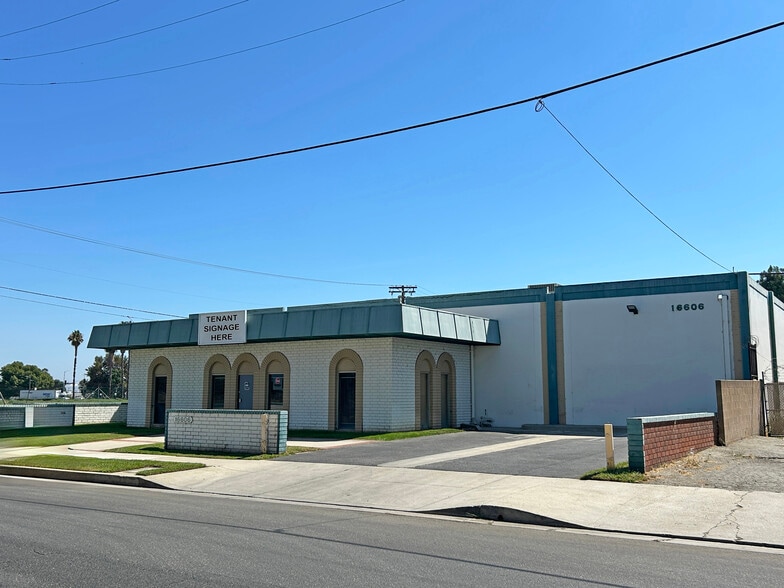 Primary Photo Of 16606 Schoenborn St, North Hills Warehouse For Lease