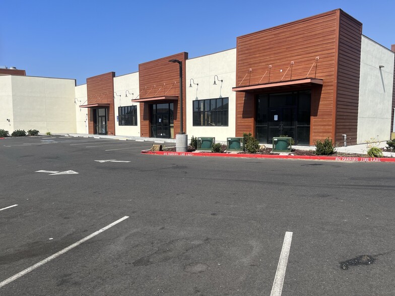 Primary Photo Of 1971 Walters -1, Suisun City Showroom For Lease