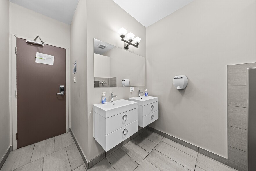 More Photos Of 342-354 Richmond Rd, Ottawa Storefront Retail Office For Lease