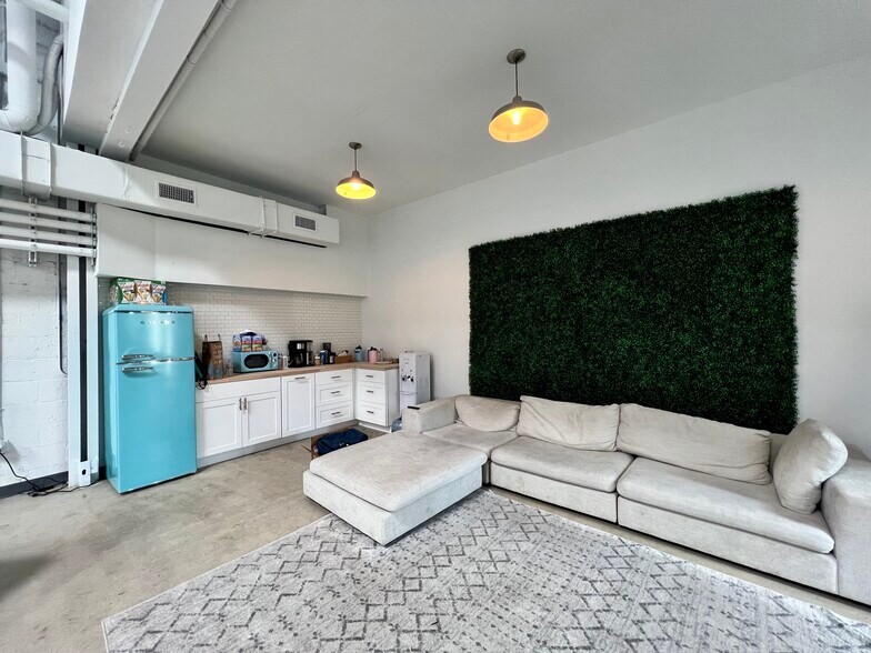 More Photos Of 2400 E Cesar Chavez St, Austin Loft Creative Space For Lease