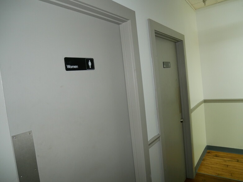 More Photos Of 105 Maple St, Rossville Light Distribution For Sale