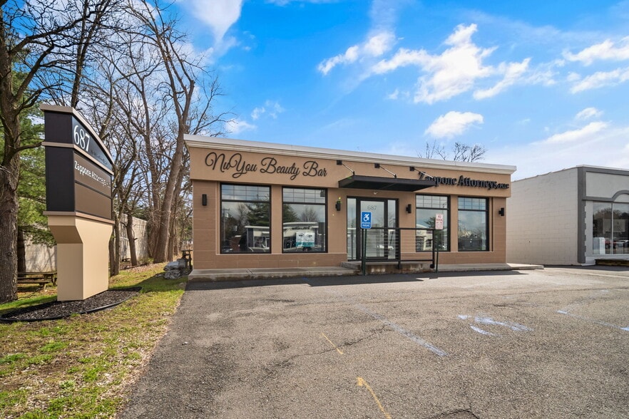 More Photos Of 687 New Loudon Rd, Latham Storefront For Sale