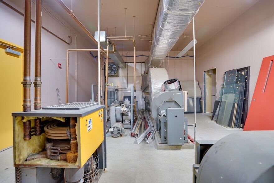 More Photos Of 275 Portsmouth Ave, Stratham Light Manufacturing For Sale