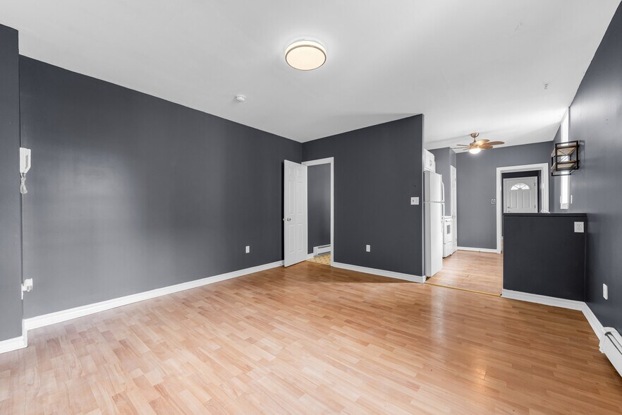 More Photos Of 320 King St E, Hamilton Storefront Retail Residential For Sale