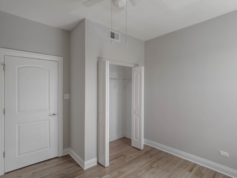 More Photos Of 4401-4403 N Clark St, Chicago Apartments For Lease