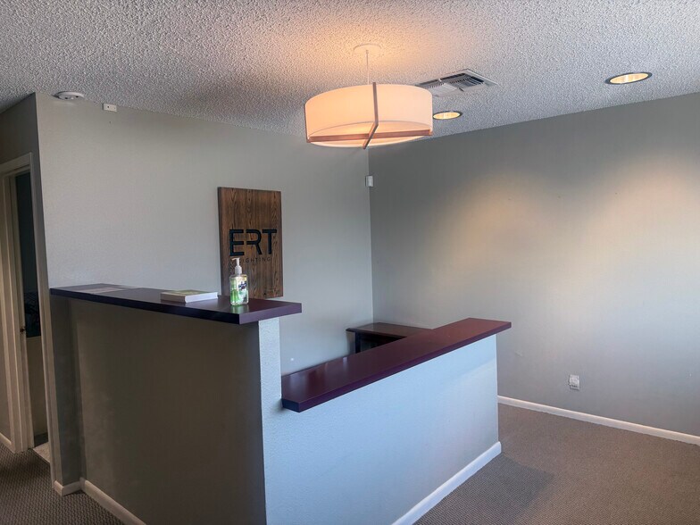 More Photos Of 106 W Turbo Dr, San Antonio Freestanding For Sale