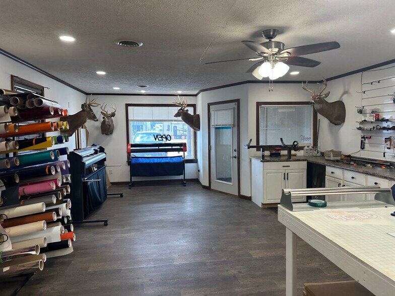 More Photos Of 445 W Elm St, Waverly General Retail For Sale