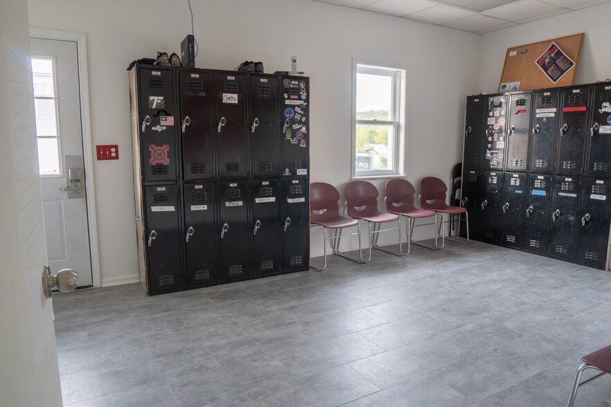 More Photos Of 385-387 Industrial Dr, Mount Juliet Warehouse For Lease