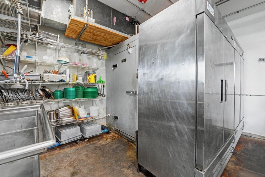 More Photos Of 113 S Beach Blvd, Bay Saint Louis Restaurant For Sale