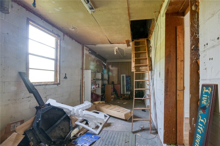 More Photos Of 810 Sportin Life Ln, Westminster Freestanding For Sale