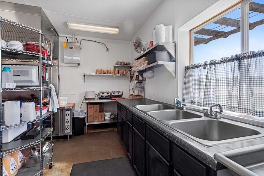 More Photos Of 6216 WI-42, Egg Harbor General Retail For Sale