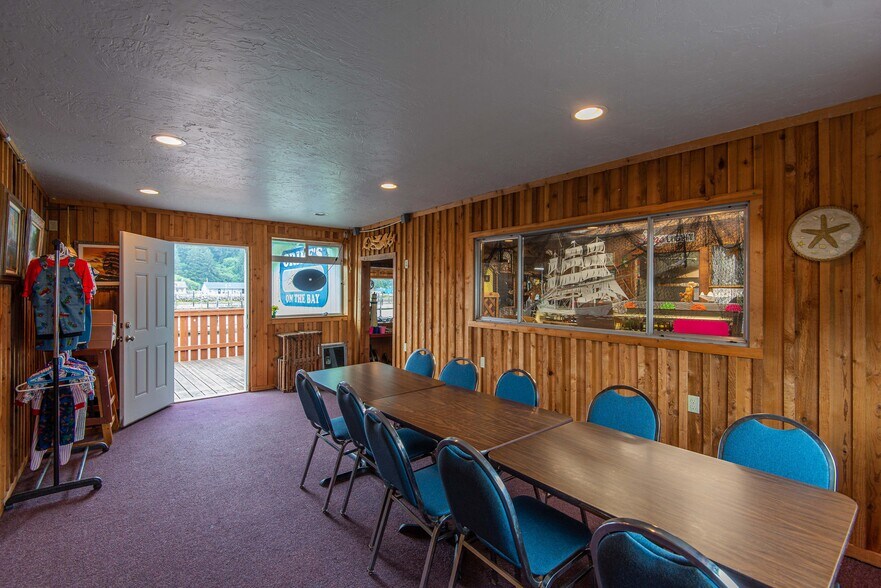 More Photos Of 142 Bay Front Loop, Winchester Bay General Retail For Sale