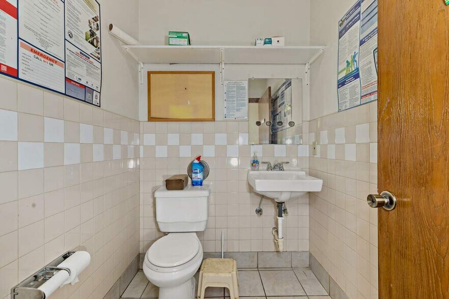 More Photos Of 870 Richard Rd, Dyer Freestanding For Lease