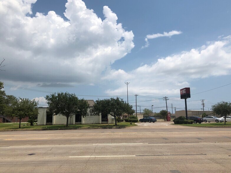 More Photos Of 1208 N Brazosport Blvd, Freeport Freestanding For Sale