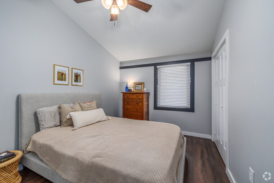 More Photos Of 124 S College St, Mountain Home Apartments For Sale