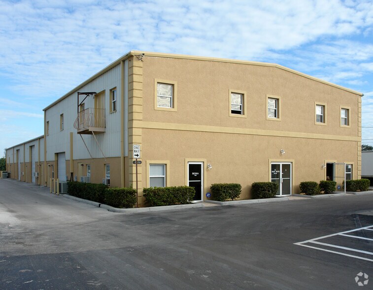 Primary Photo Of 1014-1016 US Highway 19 N, Holiday Showroom For Lease