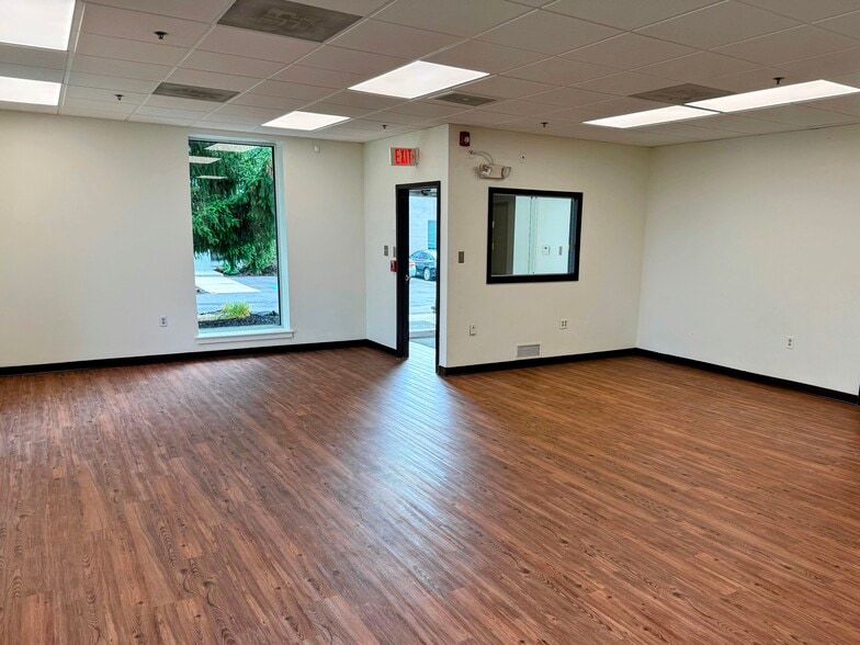 More Photos Of 4-6 Pheasant Run, Newtown Manufacturing For Lease