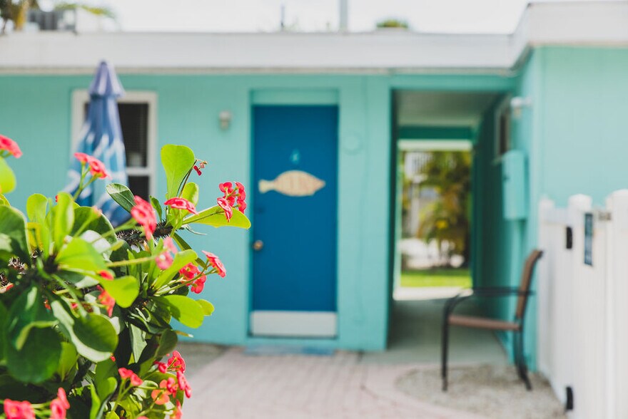 More Photos Of 808 N Bay Blvd, Anna Maria Hotel For Sale