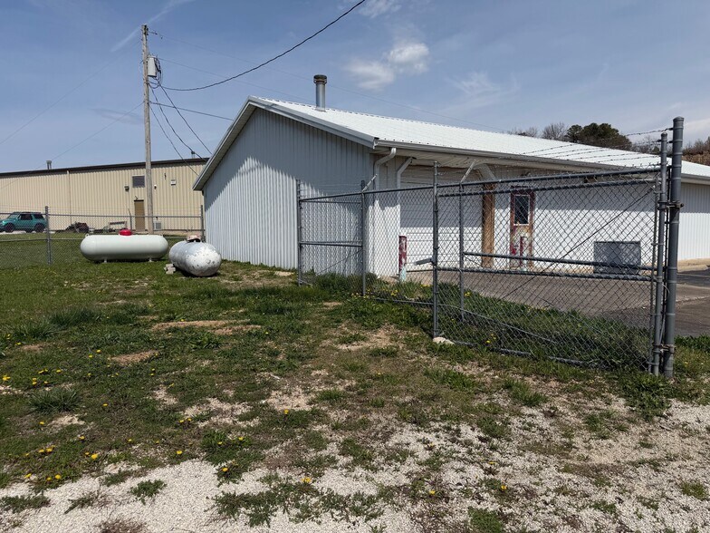 More Photos Of 95 Wildflower Dr, New Concord Auto Repair For Sale