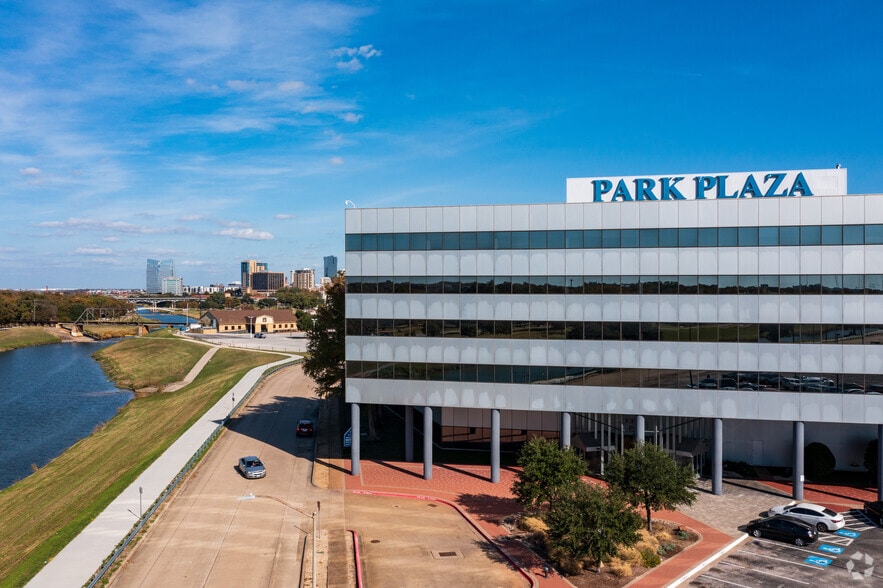 More Photos Of 2501 Parkview Dr, Fort Worth Office For Lease