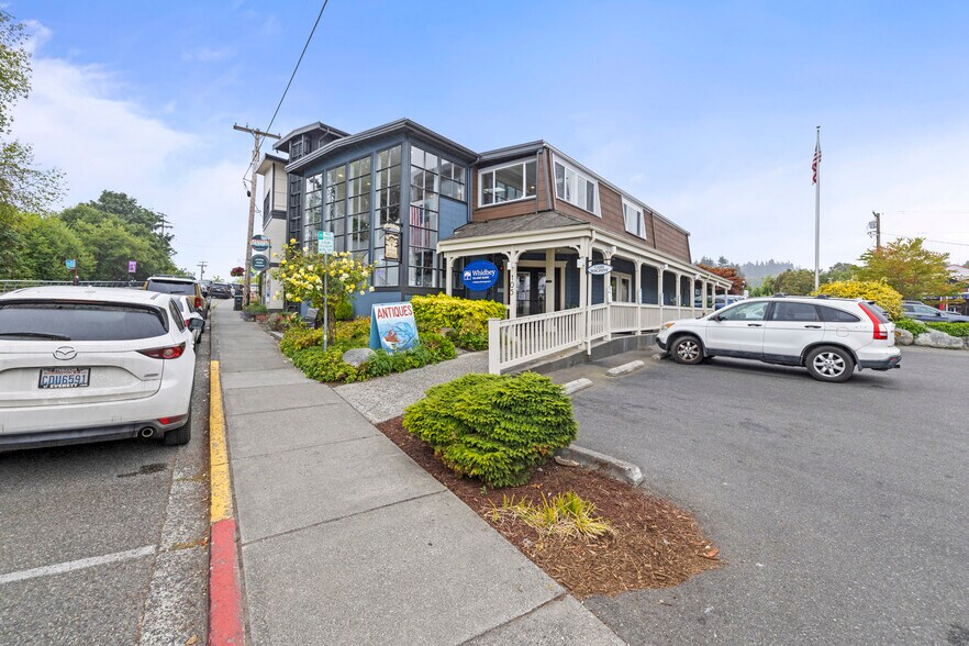 More Photos Of 105 1st St, Langley Storefront Retail Residential For Sale