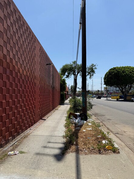 More Photos Of 3601-3605 E 8th St, Los Angeles Distribution For Lease