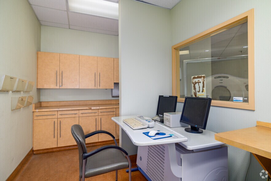 More Photos Of 77840 Flora Rd, Palm Desert Medical For Sale