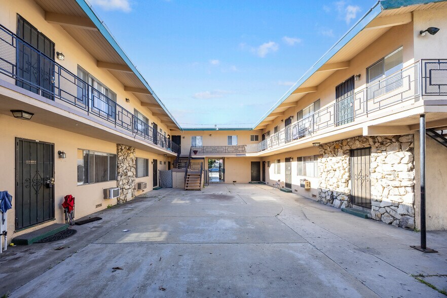 More Photos Of 820 Chestnut Ave, Los Angeles Apartments For Sale