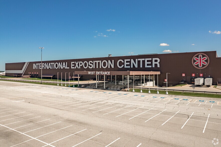 More Photos Of 6200 Riverside Dr, Cleveland Warehouse For Lease