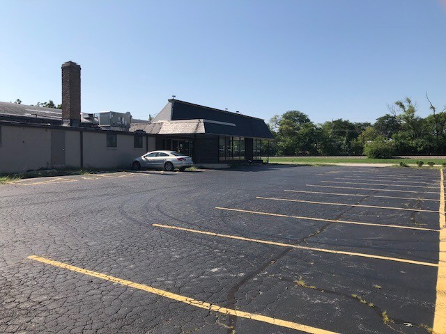 More Photos Of 1000 W Northwest Hwy, Arlington Heights Freestanding For Sale