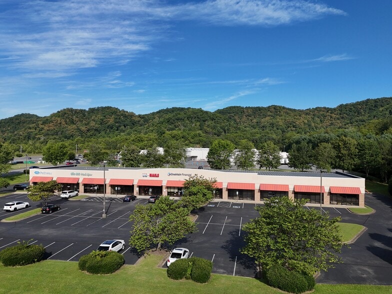 More Photos Of 2124 Volunteer Pky, Bristol General Retail For Lease