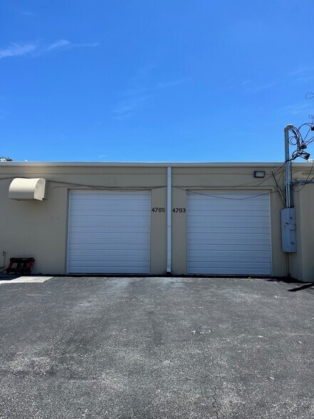 More Photos Of 4831-4837 NE 11th Ave, Oakland Park Warehouse For Lease