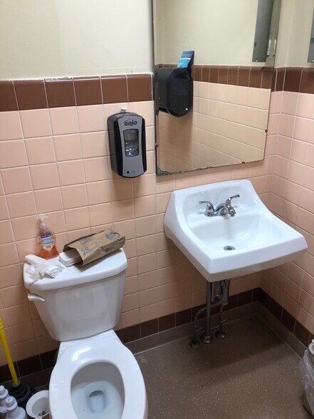 More Photos Of 7 N Kennedy St, Mcadoo Bank For Sale