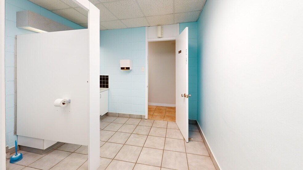 More Photos Of 2001 Rue Price, Saguenay Office Residential For Lease