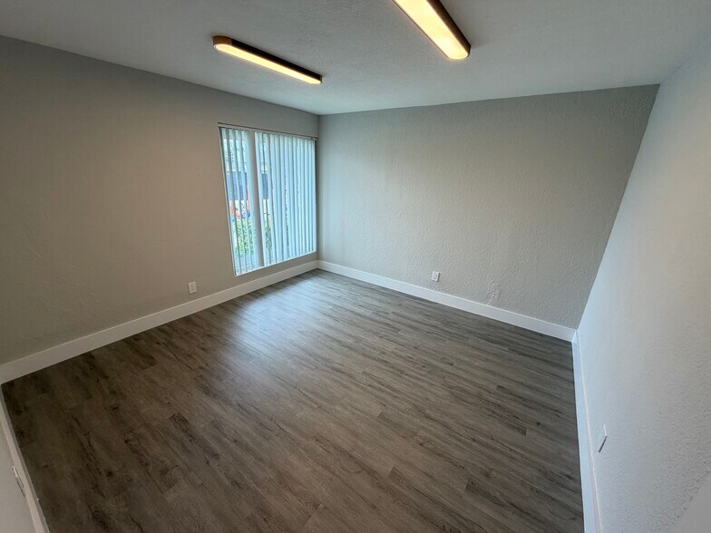 More Photos Of 13 SW 10th St, Deerfield Beach Flex For Lease