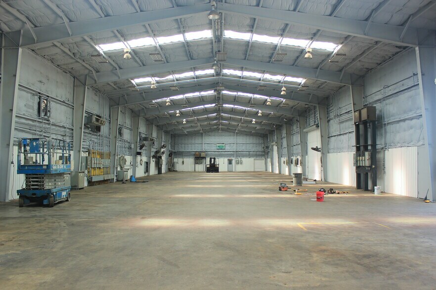 More Photos Of 11117 Mahaffey Rd, Tomball Manufacturing For Sale