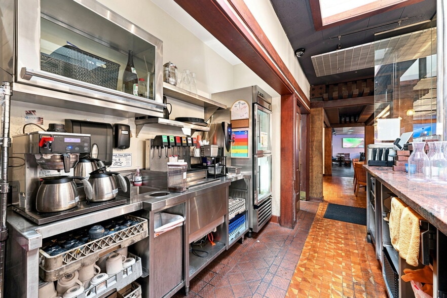 More Photos Of 2422 13th St, Sacramento Restaurant For Sale