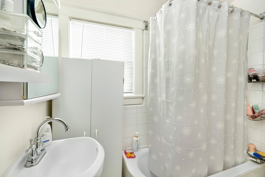 More Photos Of 817 E New York St, Long Beach Multifamily For Sale