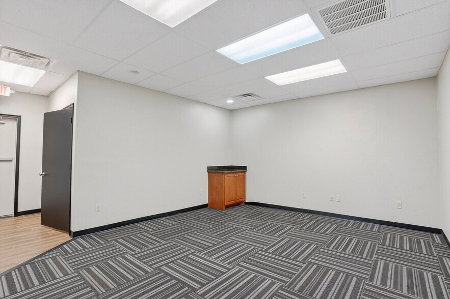 More Photos Of 17311 NE 23rd St, Choctaw Office For Lease