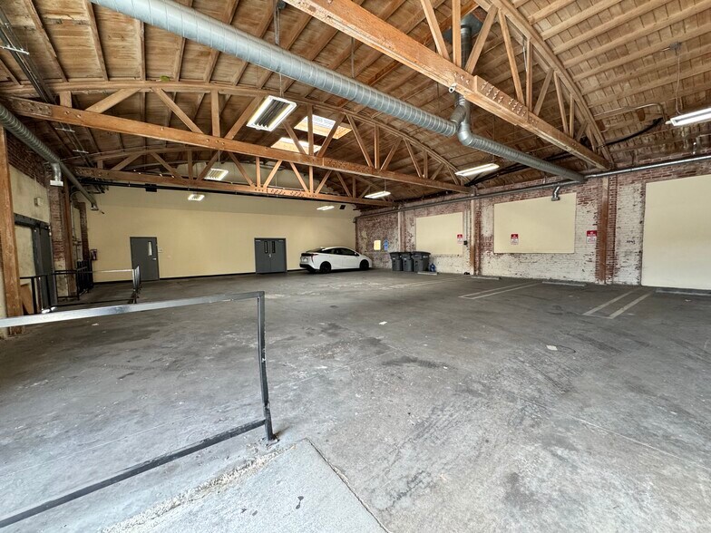 More Photos Of 3608-3610 San Fernando Rd, Glendale Loft Creative Space For Lease