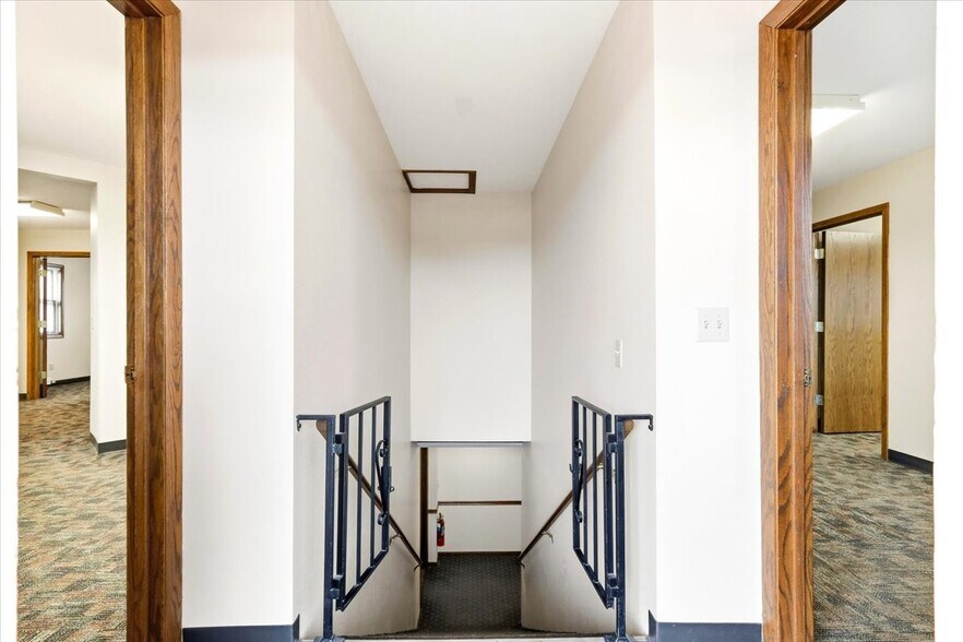 More Photos Of 1910 7th St S, Wisconsin Rapids Office For Sale