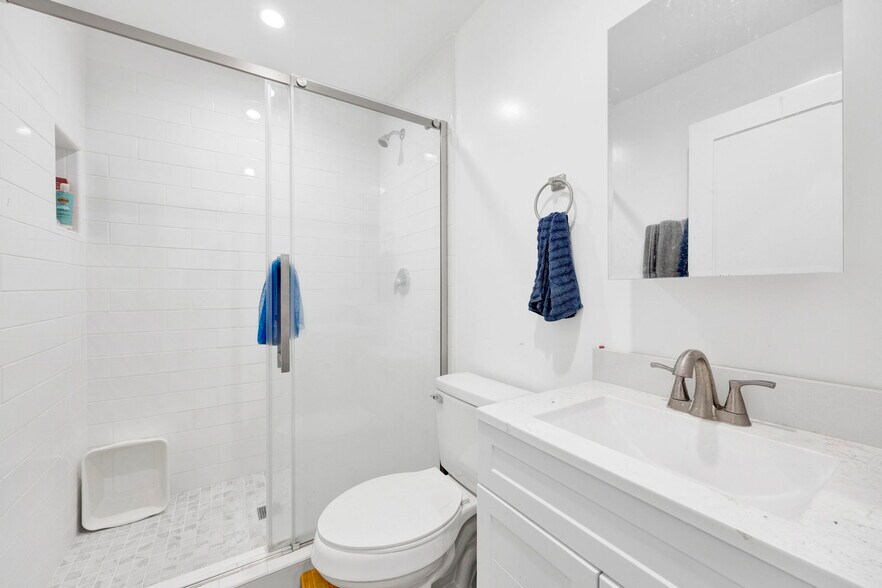 More Photos Of 648 W 30th St, Los Angeles Apartments For Sale