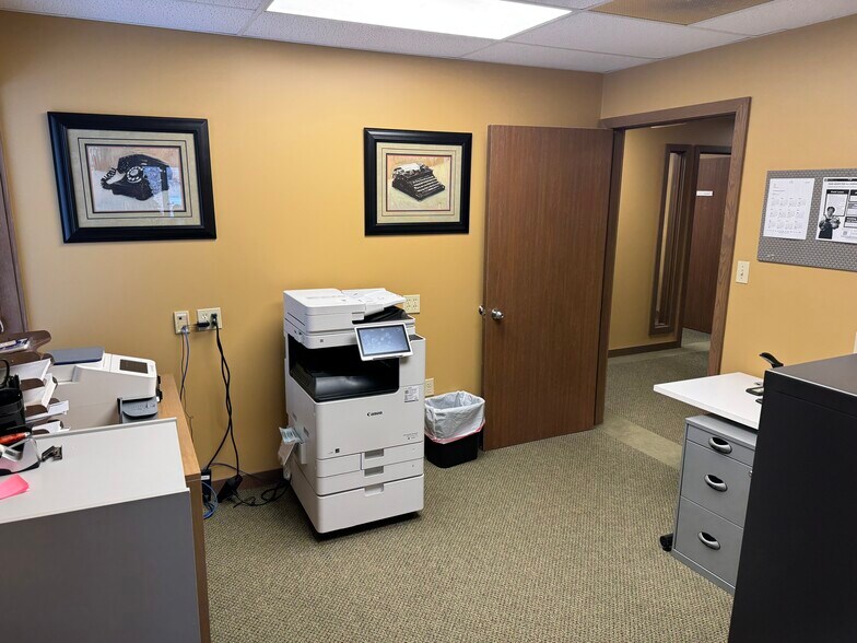 More Photos Of 1401 Regency Dr E, Savoy Office For Sale