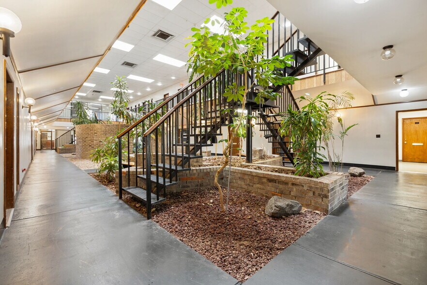 More Photos Of 1900 N Macarthur Blvd, Oklahoma City Office For Sale
