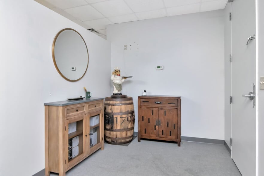 More Photos Of 1208 E Kennedy Blvd, Tampa Apartments For Sale