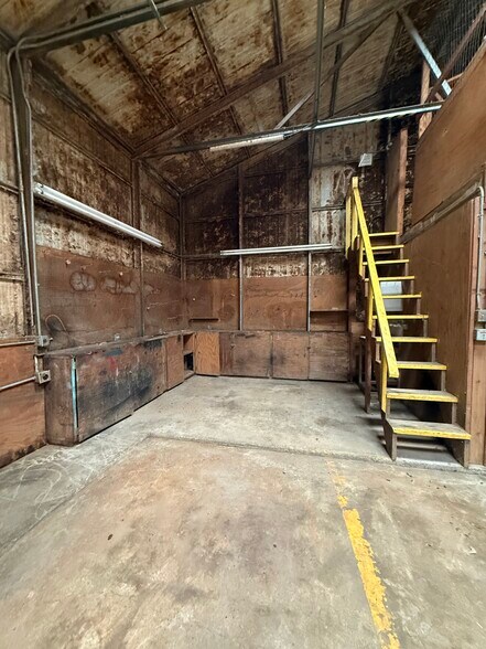 More Photos Of 7231 Mesco Dr, Bryan Warehouse For Lease