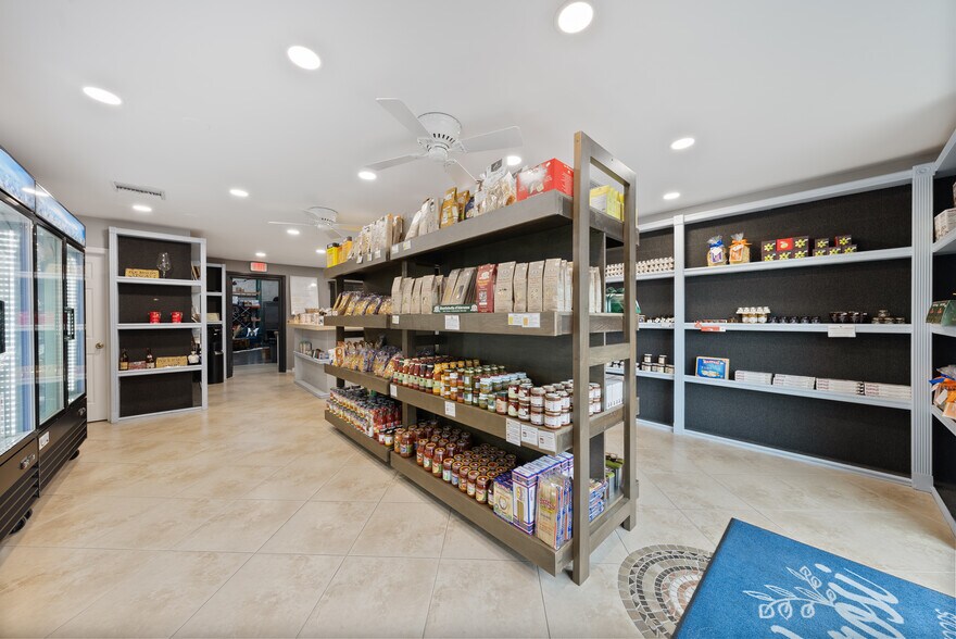 More Photos Of 3910 Domestic Ave, Naples Warehouse For Sale