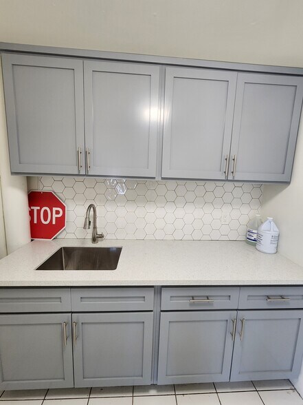 More Photos Of 4833 Lanier Rd, Chino Warehouse For Lease