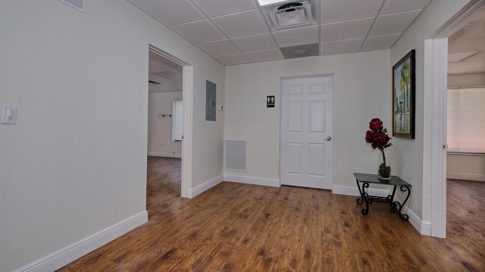 More Photos Of 2548-2550 First St, Fort Myers Loft Creative Space For Lease