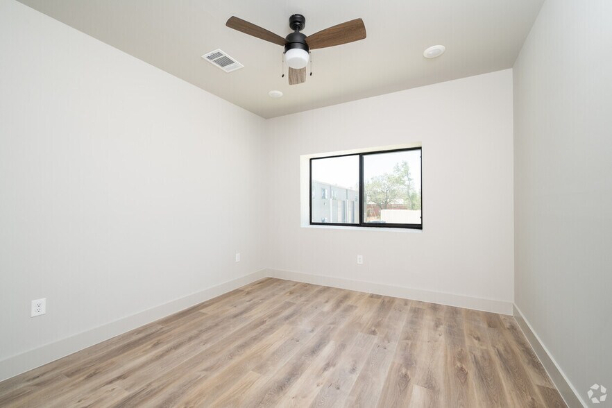 More Photos Of 15210 Fitzhugh Rd, Austin Distribution For Lease